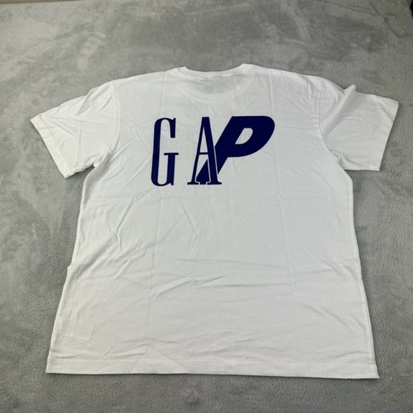 Palace x Gap NWT Men's Size Large White T-Shirt 100% Cotton - Picture 2 of 2